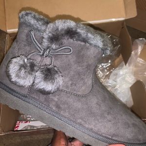 Grey colored Arizona Snowcap boots